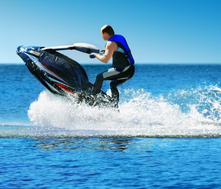 Navigating with Respect: Jet Skiing Etiquette on Toronto's Waterways