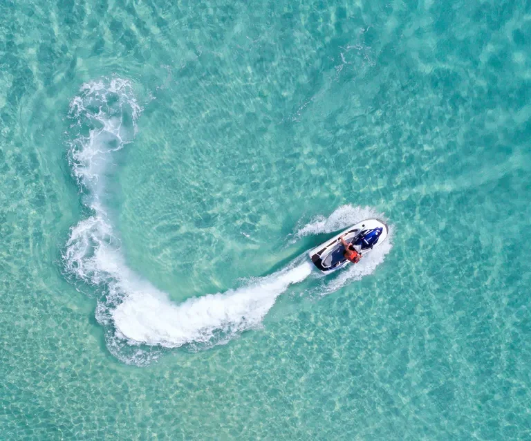 Family Jet Ski Picnics: Exploring Hidden Beaches by Water