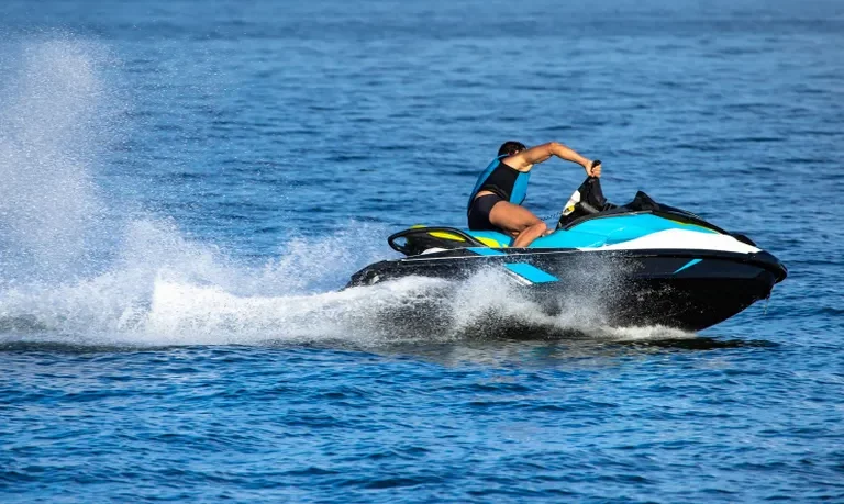 Winter Alternatives to Jet Skiing: Staying Active Until the Ice Melts ❄️🌊