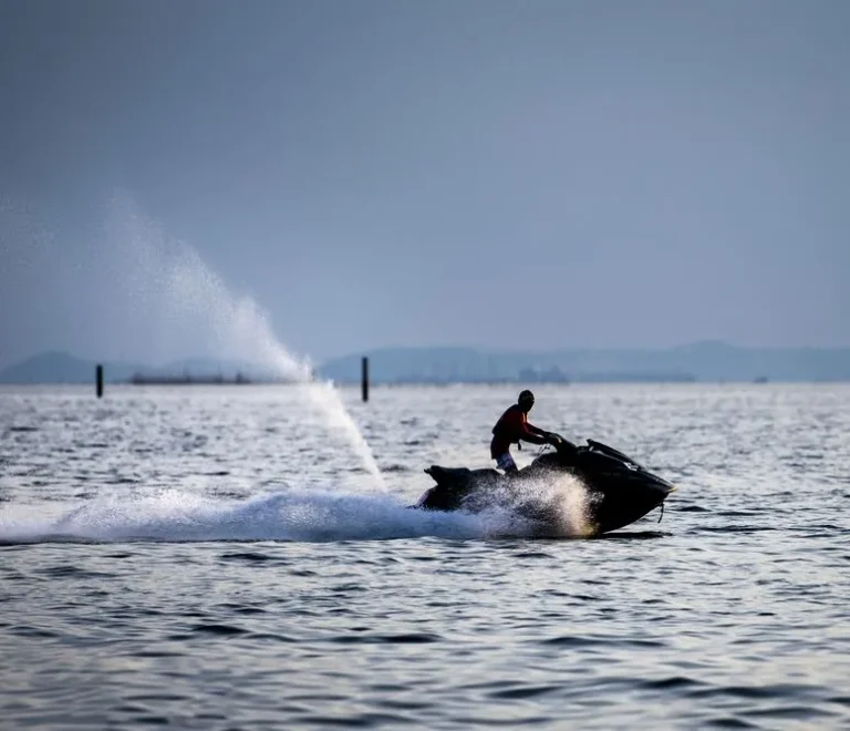 Exploring Ontario's Cottage Country by Jet Ski: A Rider's Guide to Lakes, Routes and Weekend Adventures